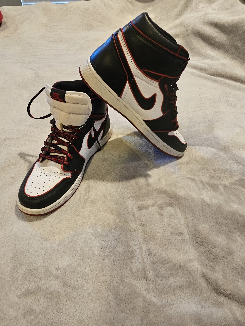 Air Jordan 1 Retro High OG “Bloodline” – Black/White/Red – Men’s Size 11
